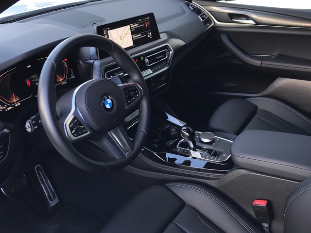 BMW X4 xDrive20d color Blanco. Año 2024. 140KW(190CV). Diésel. En concesionario Celtamotor Vigo de Pontevedra