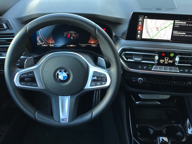 BMW X4 xDrive20d color Blanco. Año 2024. 140KW(190CV). Diésel. En concesionario Celtamotor Vigo de Pontevedra