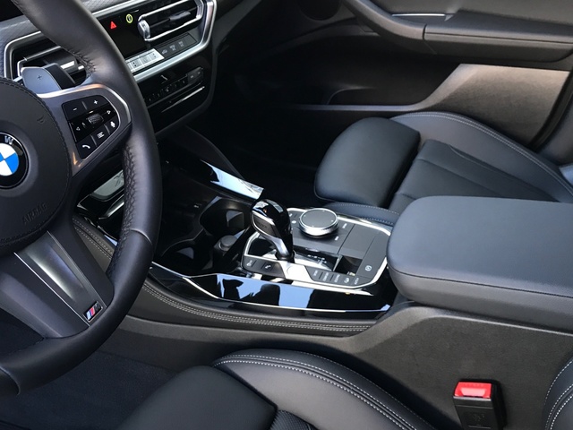 BMW X4 xDrive20d color Blanco. Año 2024. 140KW(190CV). Diésel. En concesionario Celtamotor Vigo de Pontevedra