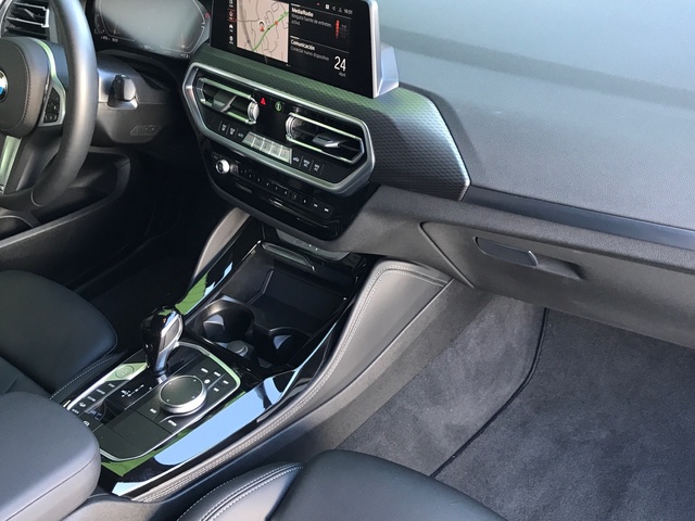 BMW X4 xDrive20d color Blanco. Año 2024. 140KW(190CV). Diésel. En concesionario Celtamotor Vigo de Pontevedra