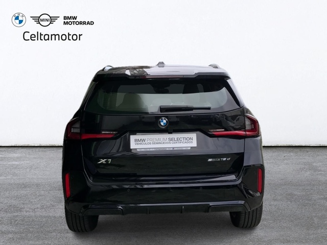 BMW X1 sDrive18d color Negro. Año 2024. 110KW(150CV). Diésel. En concesionario Celtamotor Vigo de Pontevedra