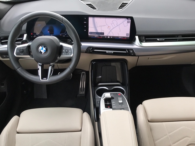 BMW X1 sDrive18d color Negro. Año 2024. 110KW(150CV). Diésel. En concesionario Celtamotor Vigo de Pontevedra