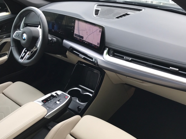 BMW X1 sDrive18d color Negro. Año 2024. 110KW(150CV). Diésel. En concesionario Celtamotor Vigo de Pontevedra
