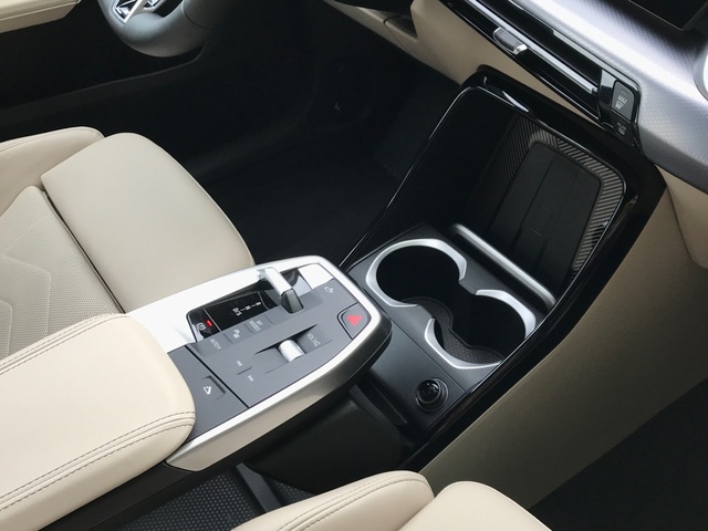 BMW X1 sDrive18d color Negro. Año 2024. 110KW(150CV). Diésel. En concesionario Celtamotor Vigo de Pontevedra