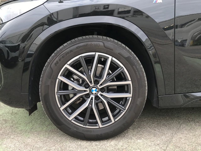 BMW X1 sDrive18d color Negro. Año 2024. 110KW(150CV). Diésel. En concesionario Celtamotor Vigo de Pontevedra