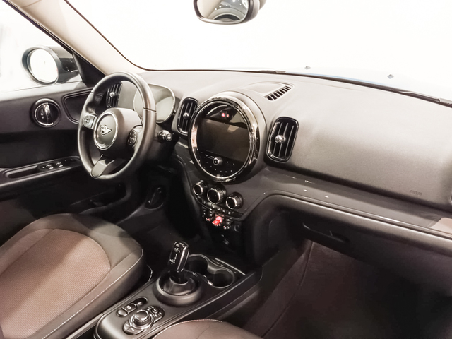 fotoG 7 del MINI MINI Countryman Cooper 100 kW (136 CV) 136cv Gasolina del 2023 en Barcelona