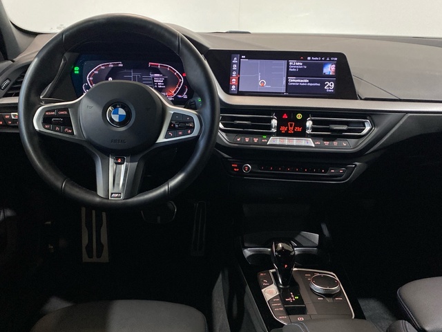 BMW Serie 1 118i color Blanco. Año 2024. 103KW(140CV). Gasolina. En concesionario Burgocar (Bmw y Mini) de Burgos