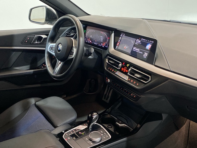 BMW Serie 1 118i color Blanco. Año 2024. 103KW(140CV). Gasolina. En concesionario Burgocar (Bmw y Mini) de Burgos