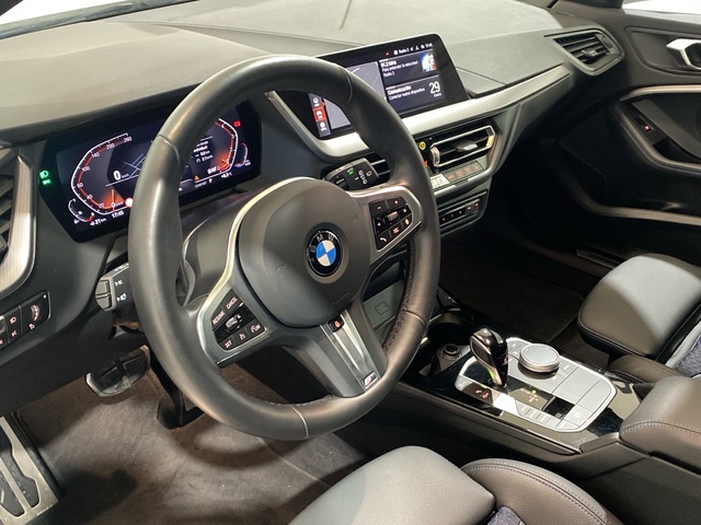 BMW Serie 1 118i color Blanco. Año 2024. 103KW(140CV). Gasolina. En concesionario Burgocar (Bmw y Mini) de Burgos