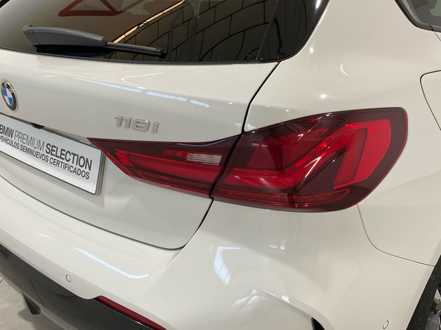 BMW Serie 1 118i color Blanco. Año 2024. 103KW(140CV). Gasolina. En concesionario Burgocar (Bmw y Mini) de Burgos
