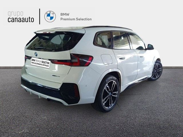 BMW X1 sDrive18d color Blanco. Año 2023. 110KW(150CV). Diésel. En concesionario TACO de Sta. C. Tenerife