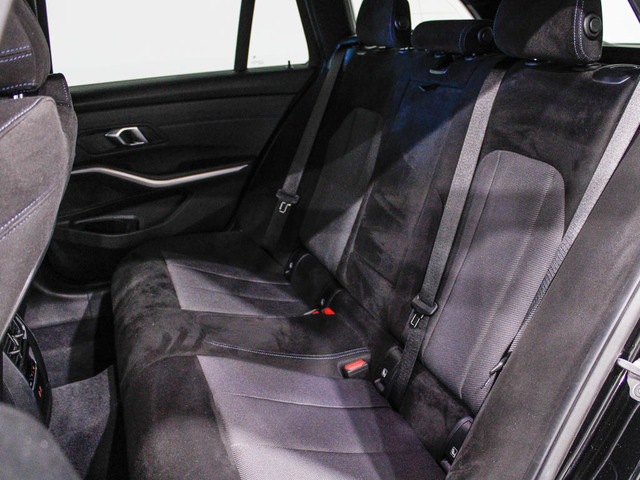 BMW Serie 3 320d Touring color Negro. Año 2025. 140KW(190CV). Diésel. En concesionario Barcelona Premium -- GRAN VIA de Barcelona