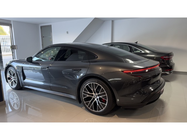 Porsche Taycan 4S 390 kW (530 CV)