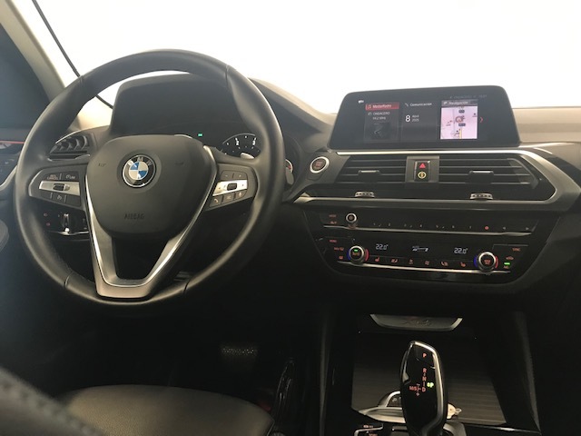BMW X4 xDrive30d color Gris. Año 2021. 210KW(286CV). Diésel. En concesionario Lurauto - Gipuzkoa de Guipuzcoa