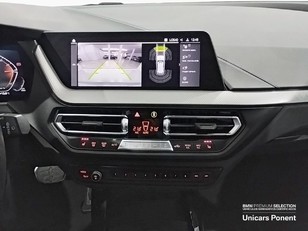BMW Serie 1 118d color Gris. Año 2024. 110KW(150CV). Diésel. En concesionario Unicars Ponent de Lleida