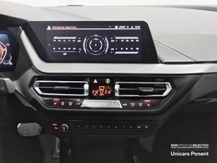 BMW Serie 1 118d color Gris. Año 2024. 110KW(150CV). Diésel. En concesionario Unicars Ponent de Lleida