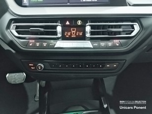 BMW Serie 1 118d color Gris. Año 2024. 110KW(150CV). Diésel. En concesionario Unicars Ponent de Lleida