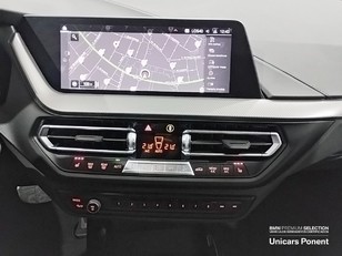 BMW Serie 1 118d color Gris. Año 2024. 110KW(150CV). Diésel. En concesionario Unicars Ponent de Lleida