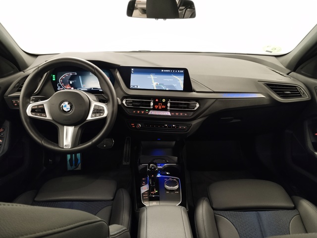 BMW Serie 1 118d color Gris. Año 2024. 110KW(150CV). Diésel. En concesionario Autoberón de La Rioja