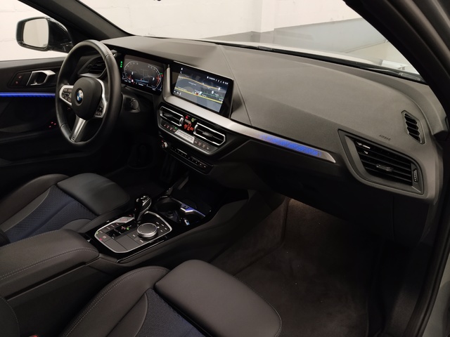 BMW Serie 1 118d color Gris. Año 2024. 110KW(150CV). Diésel. En concesionario Autoberón de La Rioja