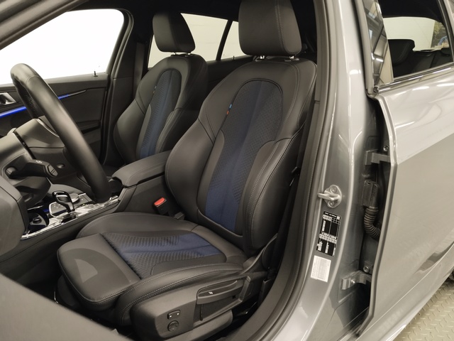 BMW Serie 1 118d color Gris. Año 2024. 110KW(150CV). Diésel. En concesionario Autoberón de La Rioja