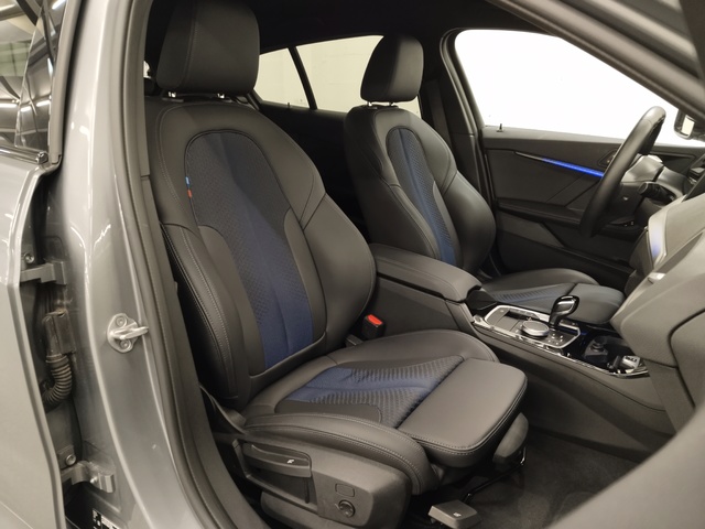 BMW Serie 1 118d color Gris. Año 2024. 110KW(150CV). Diésel. En concesionario Autoberón de La Rioja