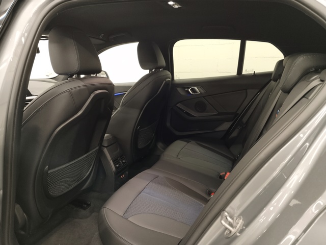 BMW Serie 1 118d color Gris. Año 2024. 110KW(150CV). Diésel. En concesionario Autoberón de La Rioja