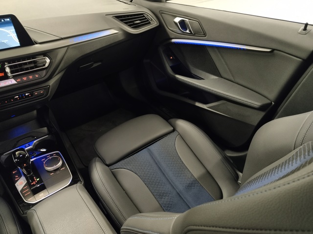 BMW Serie 1 118d color Gris. Año 2024. 110KW(150CV). Diésel. En concesionario Autoberón de La Rioja