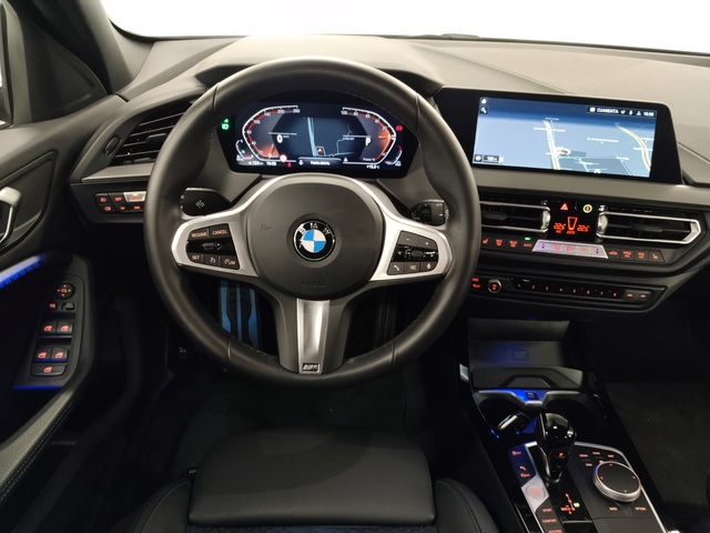 BMW Serie 1 118d color Gris. Año 2024. 110KW(150CV). Diésel. En concesionario Autoberón de La Rioja