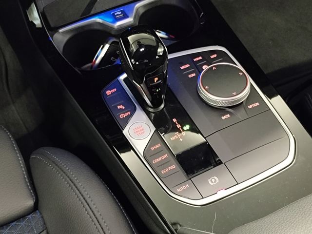 BMW Serie 1 118d color Gris. Año 2024. 110KW(150CV). Diésel. En concesionario Autoberón de La Rioja