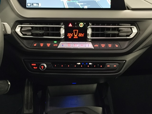 BMW Serie 1 118d color Gris. Año 2024. 110KW(150CV). Diésel. En concesionario Autoberón de La Rioja