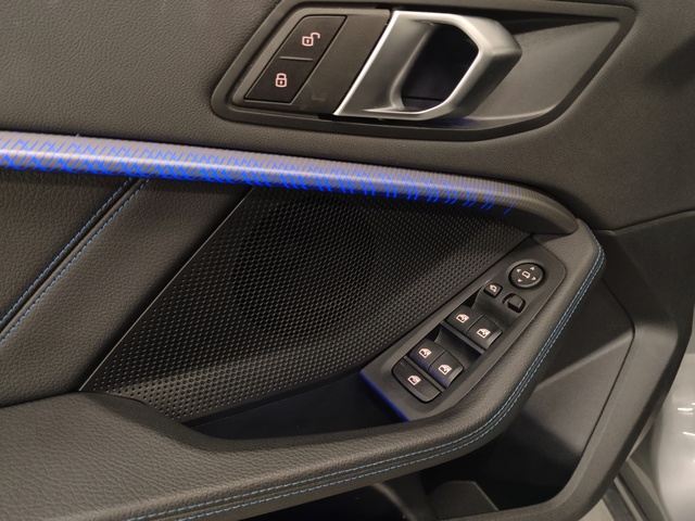 BMW Serie 1 118d color Gris. Año 2024. 110KW(150CV). Diésel. En concesionario Autoberón de La Rioja