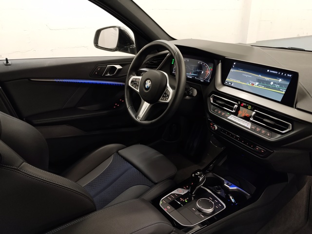 BMW Serie 1 118d color Gris. Año 2024. 110KW(150CV). Diésel. En concesionario Autoberón de La Rioja