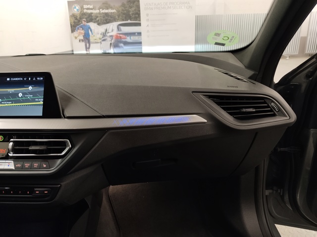 BMW Serie 1 118d color Gris. Año 2024. 110KW(150CV). Diésel. En concesionario Autoberón de La Rioja