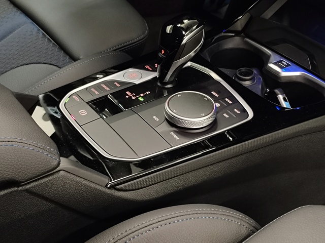 BMW Serie 1 118d color Gris. Año 2024. 110KW(150CV). Diésel. En concesionario Autoberón de La Rioja