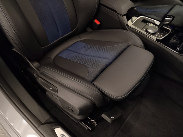 BMW Serie 1 118d color Gris. Año 2024. 110KW(150CV). Diésel. En concesionario Autoberón de La Rioja