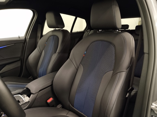 BMW Serie 1 118d color Gris. Año 2024. 110KW(150CV). Diésel. En concesionario Autoberón de La Rioja