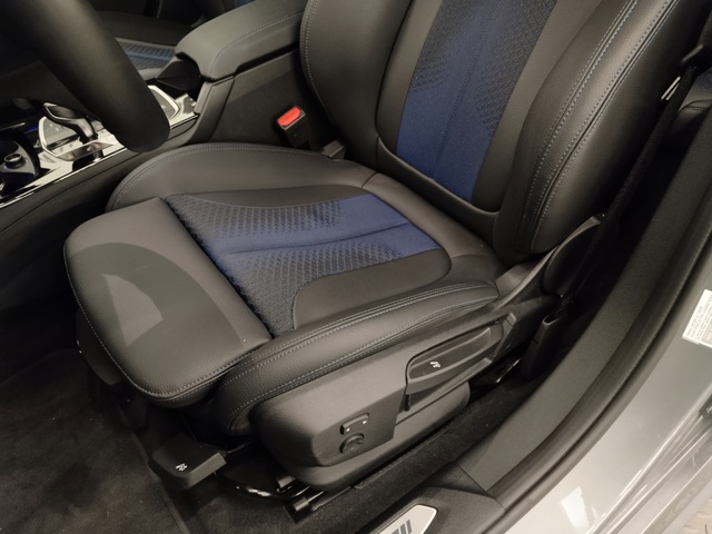 BMW Serie 1 118d color Gris. Año 2024. 110KW(150CV). Diésel. En concesionario Autoberón de La Rioja