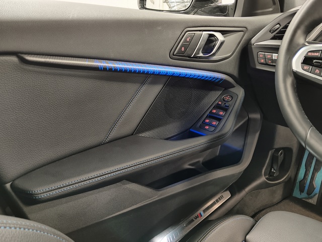 BMW Serie 1 118d color Gris. Año 2024. 110KW(150CV). Diésel. En concesionario Autoberón de La Rioja