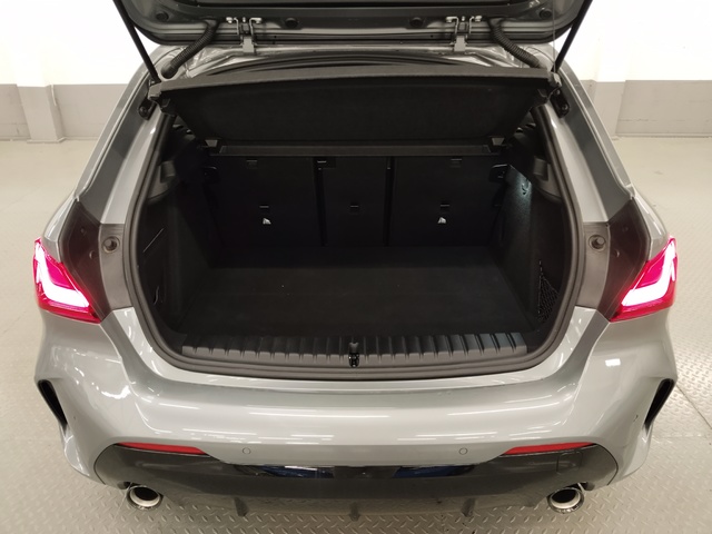 BMW Serie 1 118d color Gris. Año 2024. 110KW(150CV). Diésel. En concesionario Autoberón de La Rioja