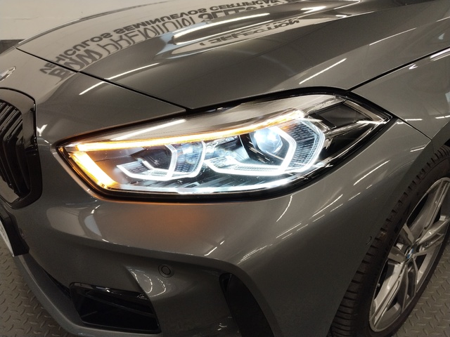 BMW Serie 1 118d color Gris. Año 2024. 110KW(150CV). Diésel. En concesionario Autoberón de La Rioja