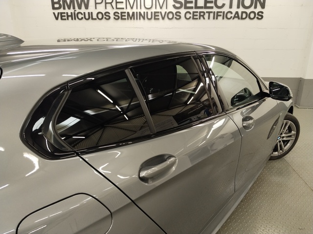 BMW Serie 1 118d color Gris. Año 2024. 110KW(150CV). Diésel. En concesionario Autoberón de La Rioja