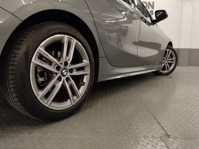 BMW Serie 1 118d color Gris. Año 2024. 110KW(150CV). Diésel. En concesionario Autoberón de La Rioja