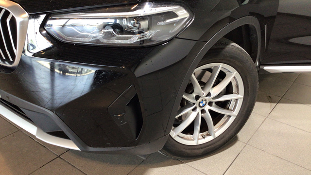 BMW X3 xDrive20d color Negro. Año 2022. 140KW(190CV). Diésel. En concesionario BYmyCAR Madrid - Alcalá de Madrid