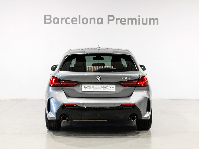 BMW Serie 1 118d color Gris. Año 2024. 110KW(150CV). Diésel. En concesionario Barcelona Premium -- GRAN VIA de Barcelona
