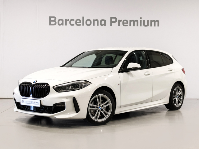 BMW Serie 1 118d color Blanco. Año 2024. 110KW(150CV). Diésel. En concesionario Barcelona Premium -- GRAN VIA de Barcelona