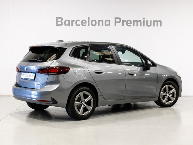 BMW Serie 2 218d Active Tourer color Gris. Año 2024. 110KW(150CV). Diésel. En concesionario Barcelona Premium -- GRAN VIA de Barcelona