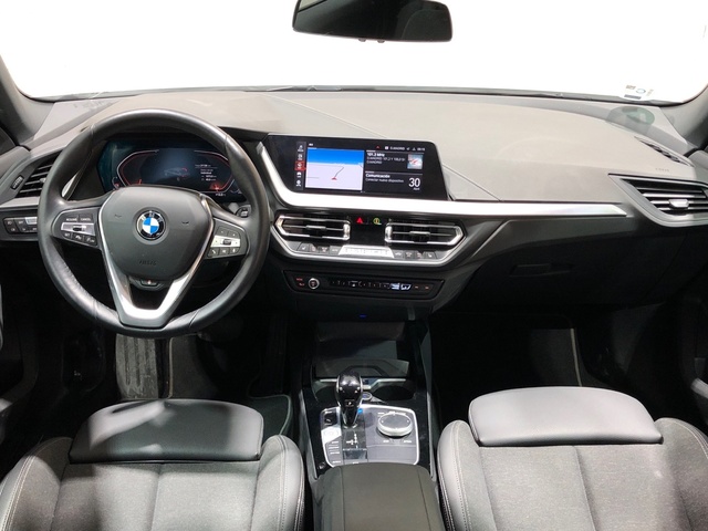 BMW Serie 2 218d Gran Coupe color Blanco. Año 2024. 110KW(150CV). Diésel. En concesionario Movilnorte El Plantio de Madrid
