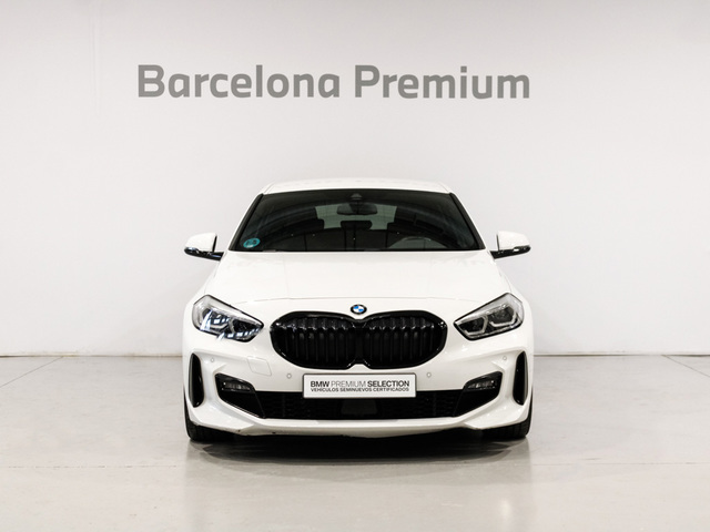 BMW Serie 1 118d color Blanco. Año 2024. 110KW(150CV). Diésel. En concesionario Barcelona Premium -- GRAN VIA de Barcelona