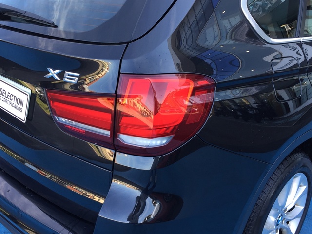 BMW X5 xDrive30d color Negro. Año 2019. 190KW(258CV). Diésel. En concesionario Grünblau Motor (Bmw y Mini) de Cantabria